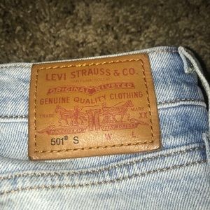 Levi 501s size 25 L32
